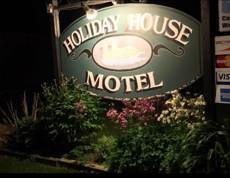 Holiday House MotelHillsdale エクステリア 写真